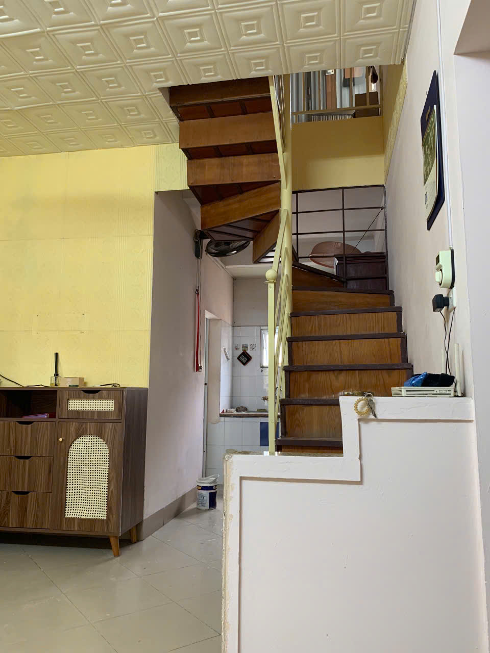 Cho thuê nhà Tập thể Nguyên Hồng, 75m2, 3 ngủ, 2 vê sinh, 9 Triệu/th - Ảnh 1
